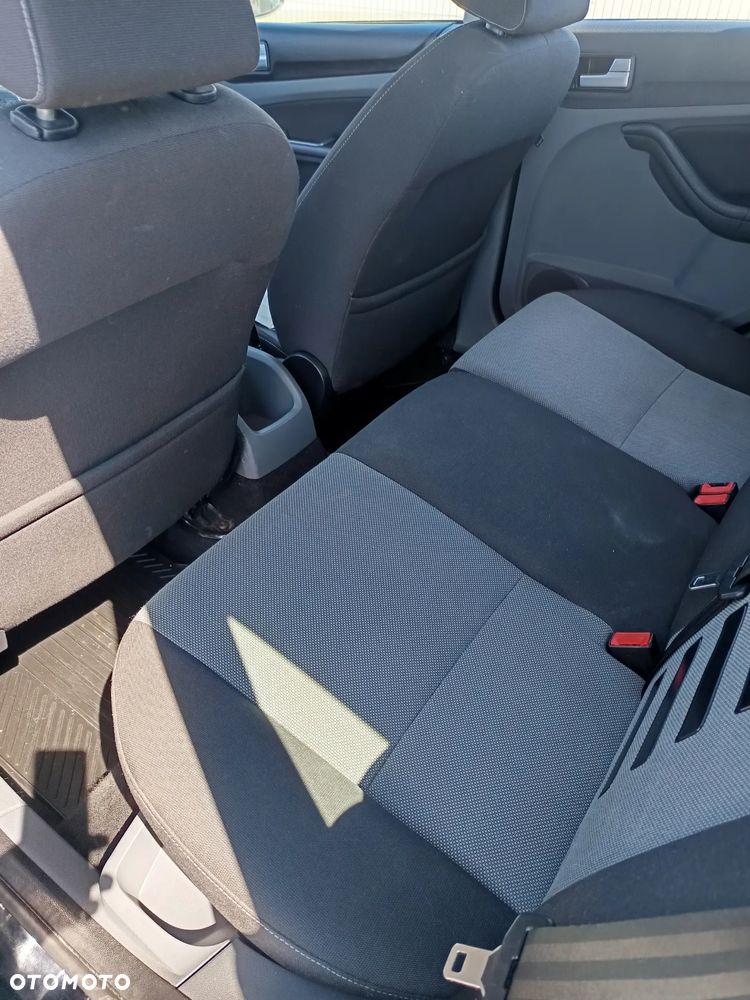 Ford Focus 1.6 TDCi Ambiente DPF - 8