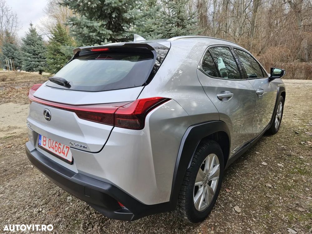 Lexus UX 250h E-FOUR Business - 4