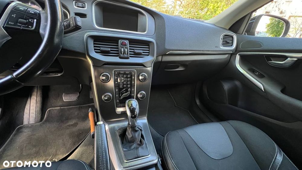 Volvo V40 D2 Drive-E SCR R-Design Momentum - 9