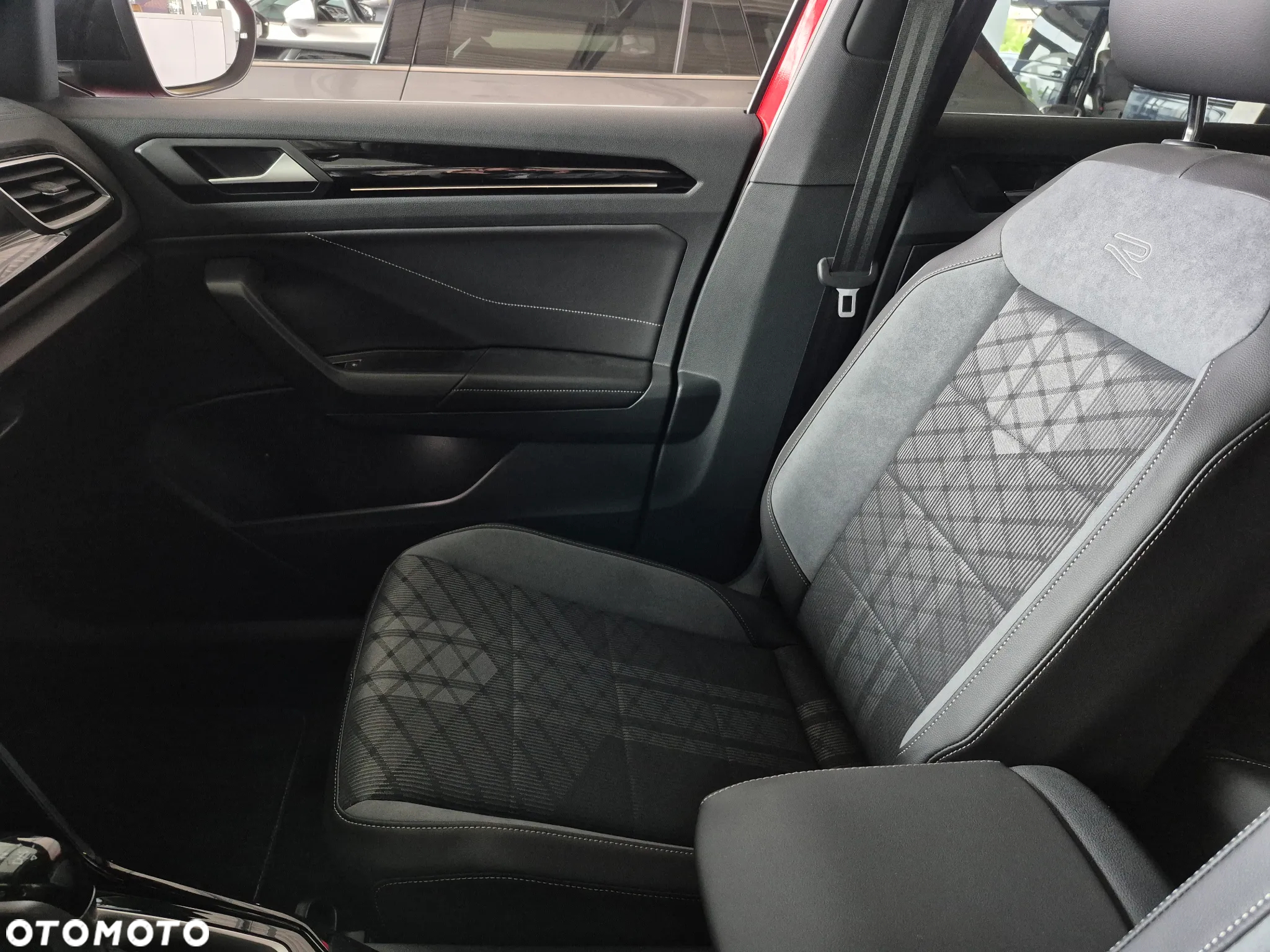 Volkswagen T-Roc 1.5 TSI R-Line DSG - 16