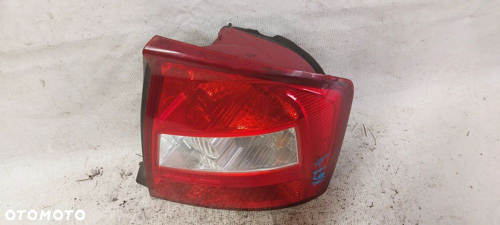 .  TYL TYLNA LAMPA PRAWA KIA CERATO 1 SEDAN - 3