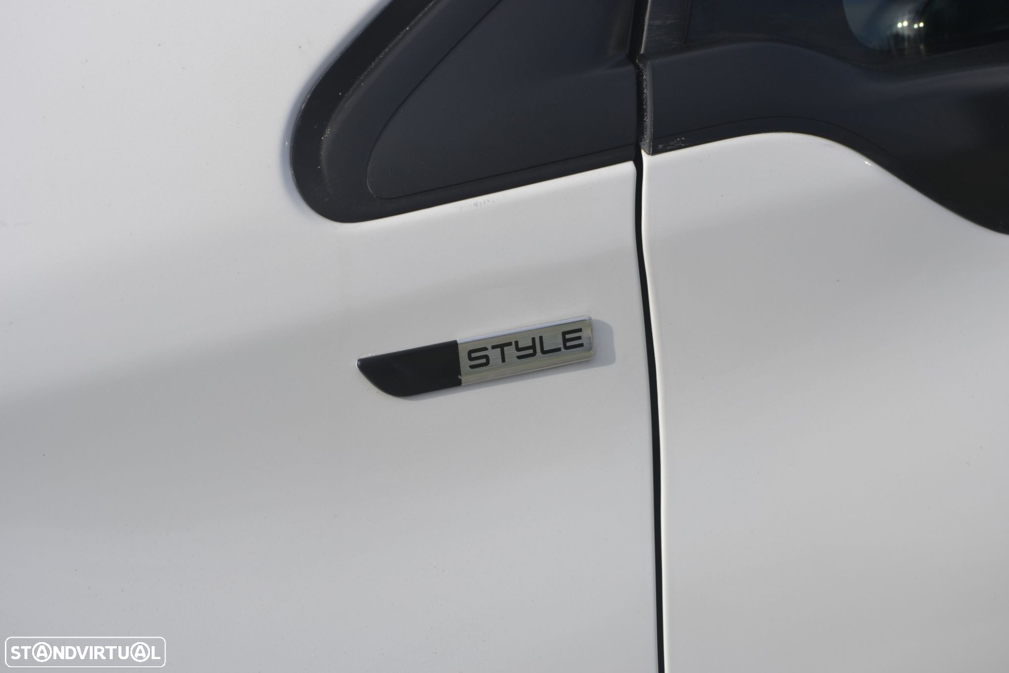 Peugeot 208 1.6 BlueHDi Style - 5