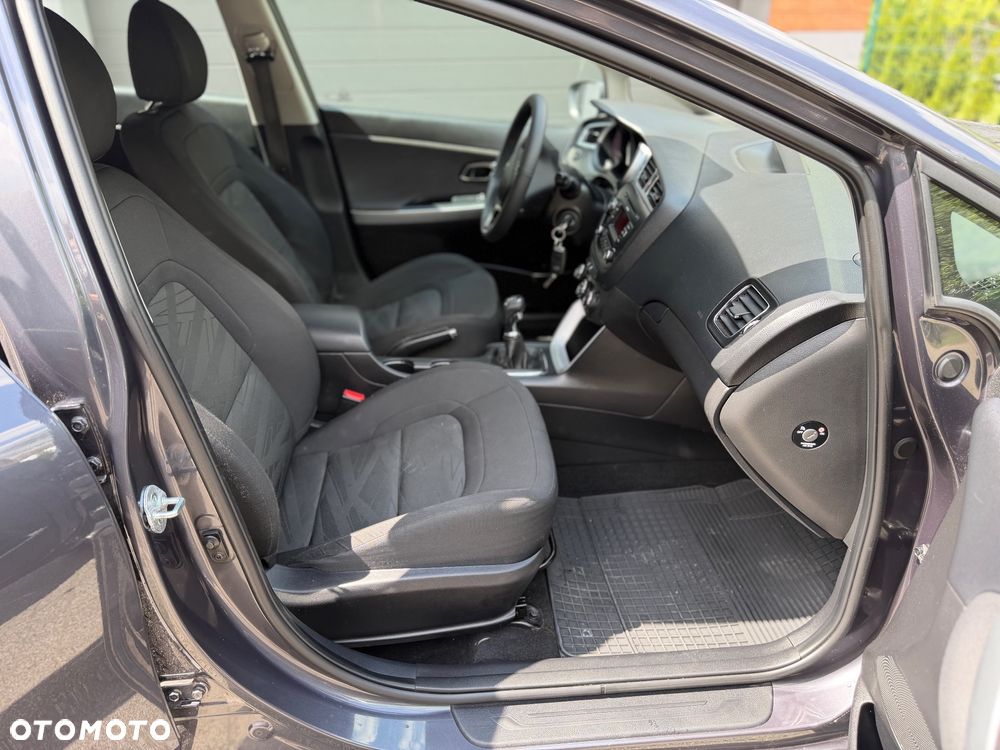 Kia Ceed - 8