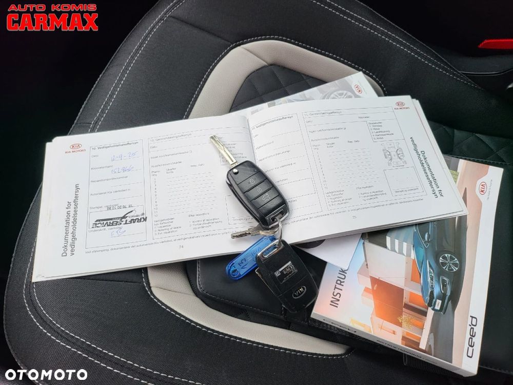 Kia Ceed - 33