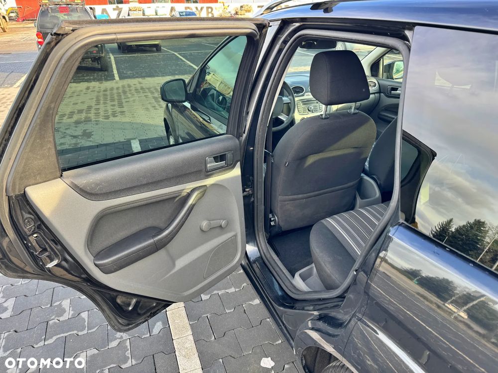 Ford Focus 1.6 16V Ambiente - 11