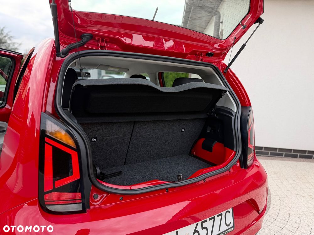 Volkswagen up! street - 32