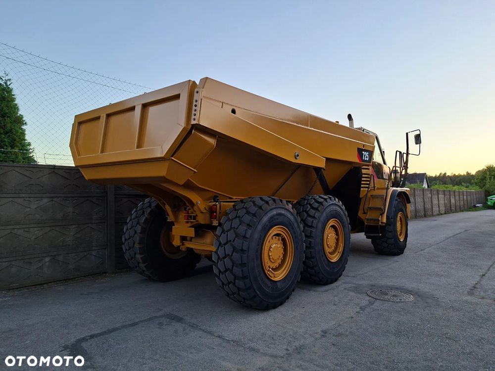Caterpillar 725 - 8