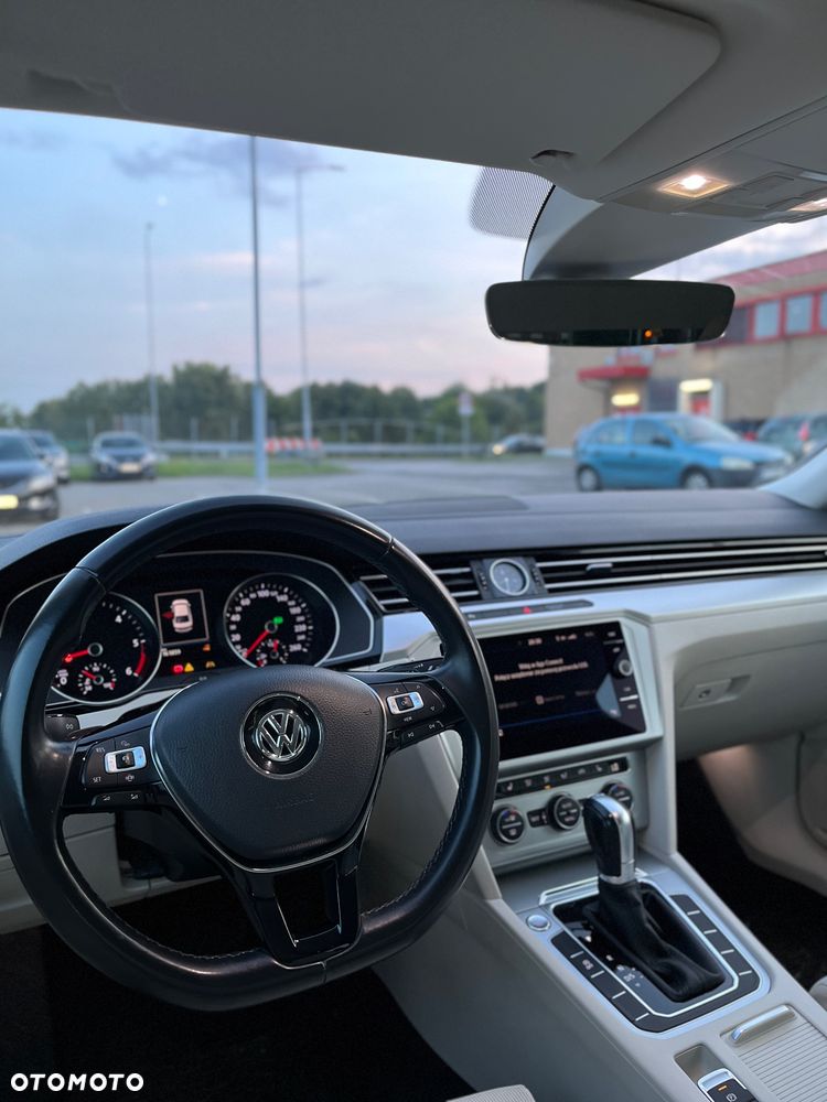 Volkswagen Passat 2.0 TDI SCR Comfortline DSG - 12