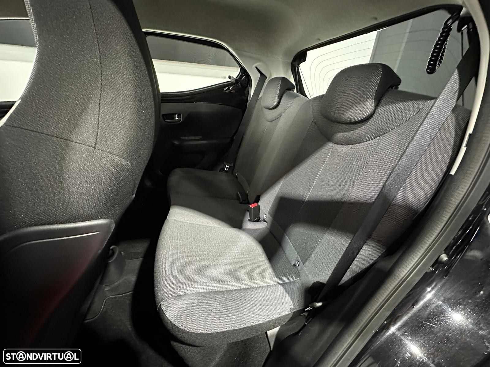 Toyota Aygo 1.0 X-Plus - 24