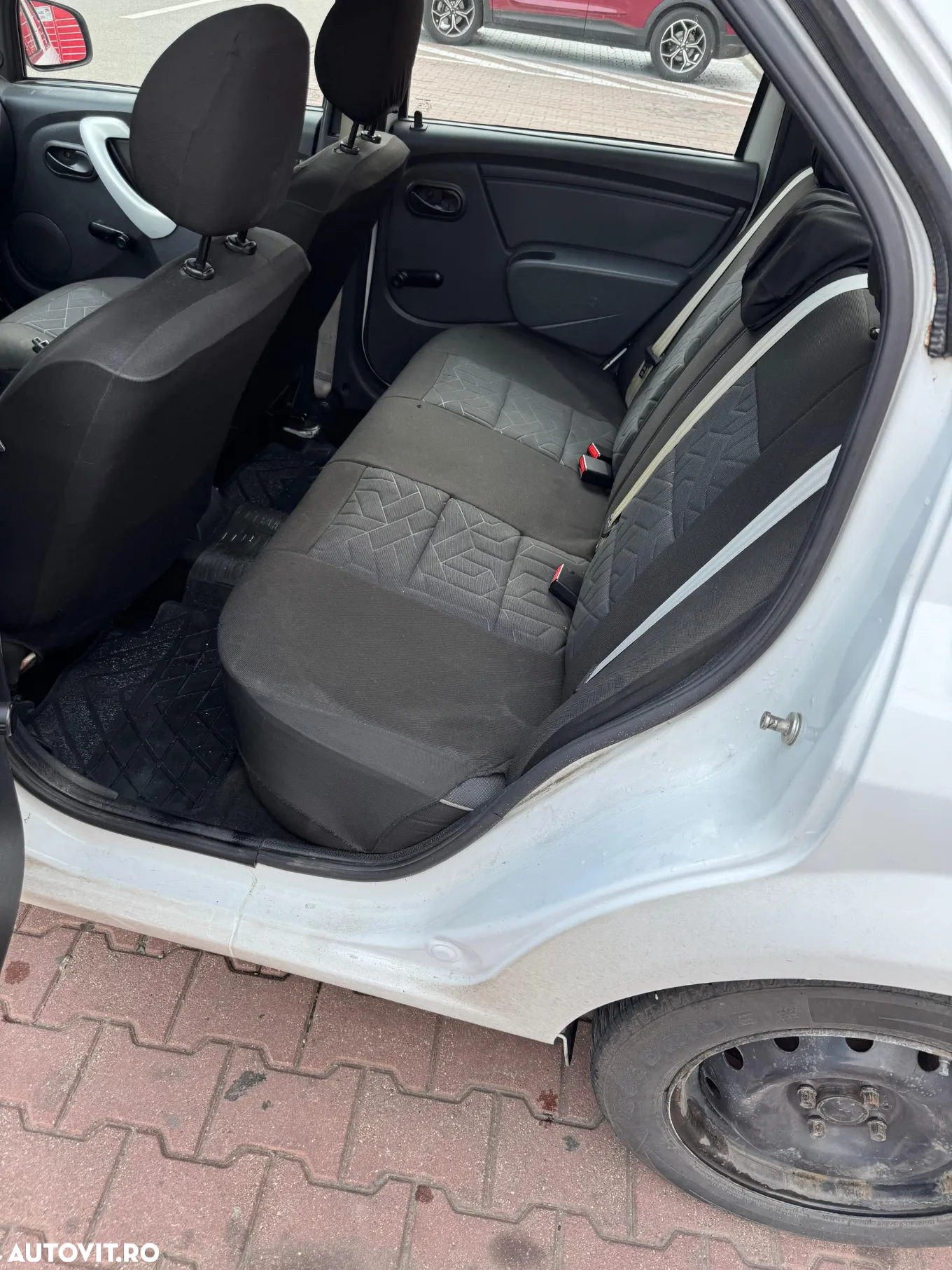 Dacia Logan 1.2 - 7