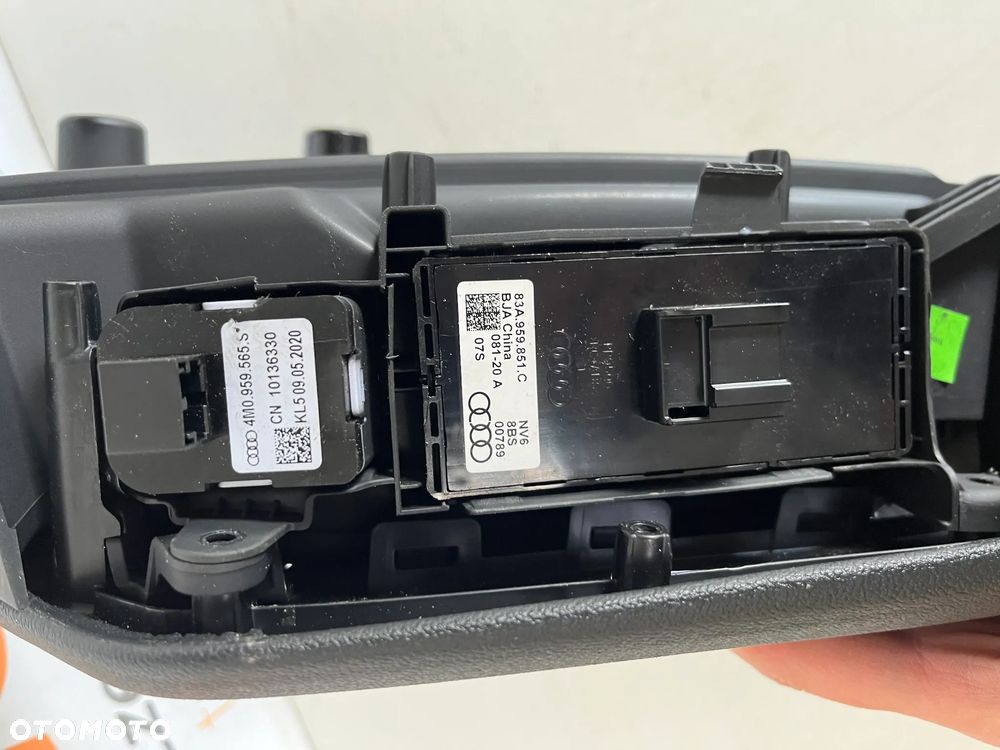 Audi A3 8Y 2020- Maskownica klamki wewnętrznej drzwi przednich 8Y2867172,83A959851C - 5