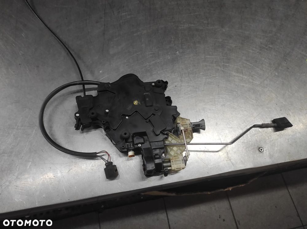 ZAMEK DRZWI PRZESUWNYCH PRAWY 2K0843654N VW CADDY 3 04-15R SPRAWNY WYSYŁKA !!! - 3