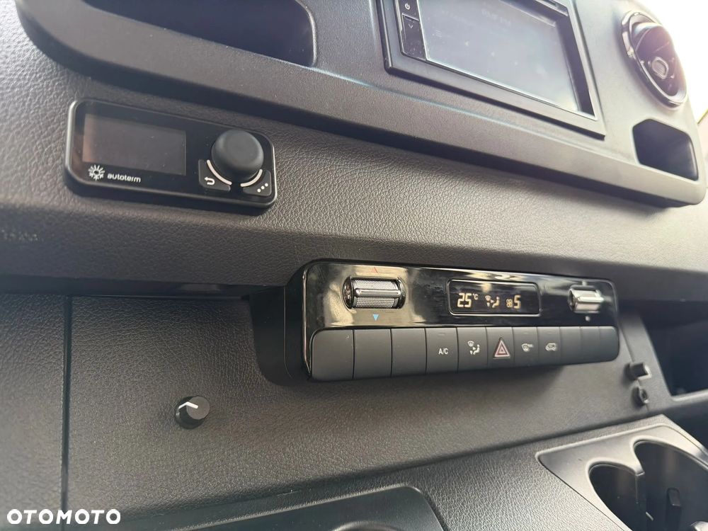 Mercedes-Benz Sprinter 517 - 21