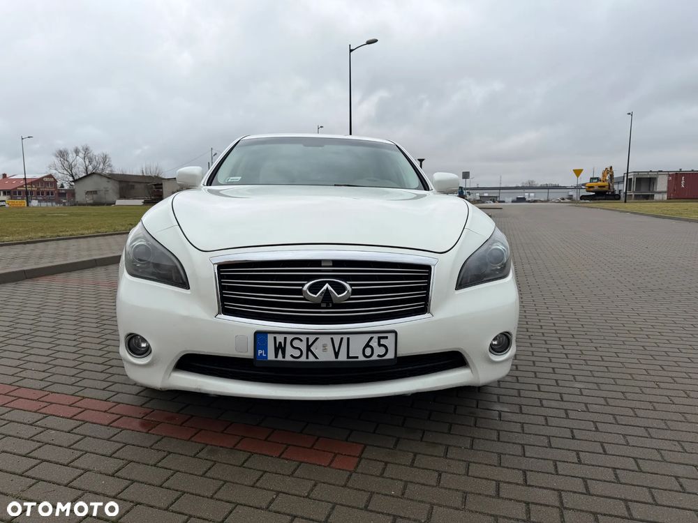 Infiniti M - 2