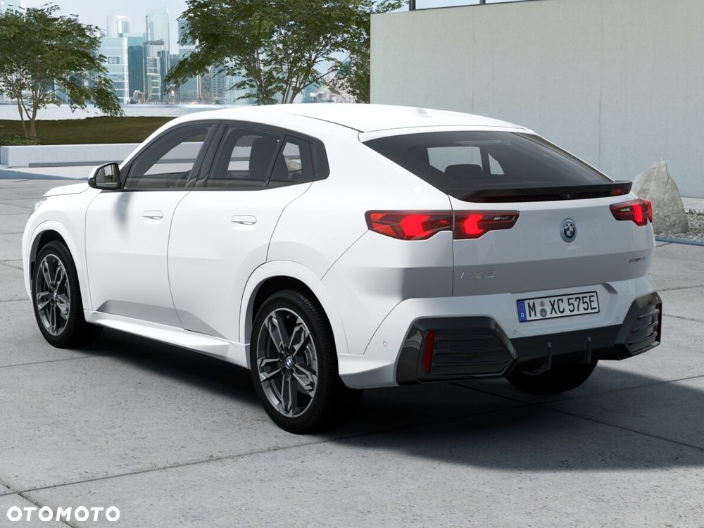 BMW iX2 eDrive20 - 2