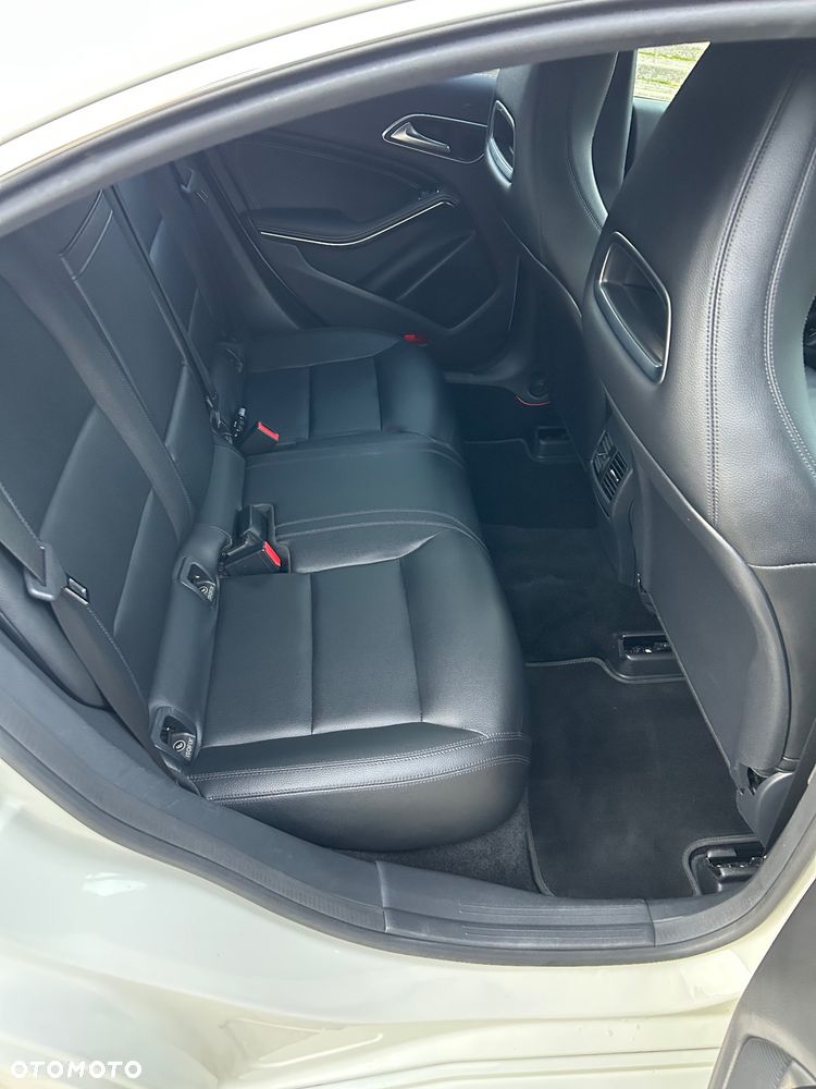 Mercedes-Benz CLA 250 4-Matic - 17