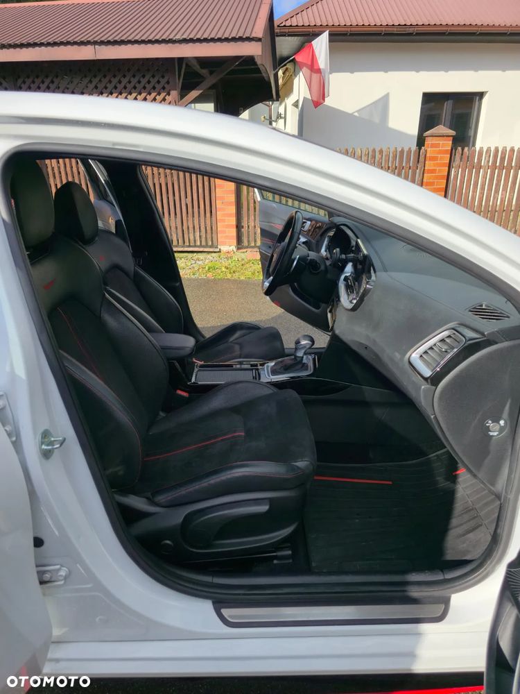 Kia ProCeed 1.6 T-GDI GT DCT - 11