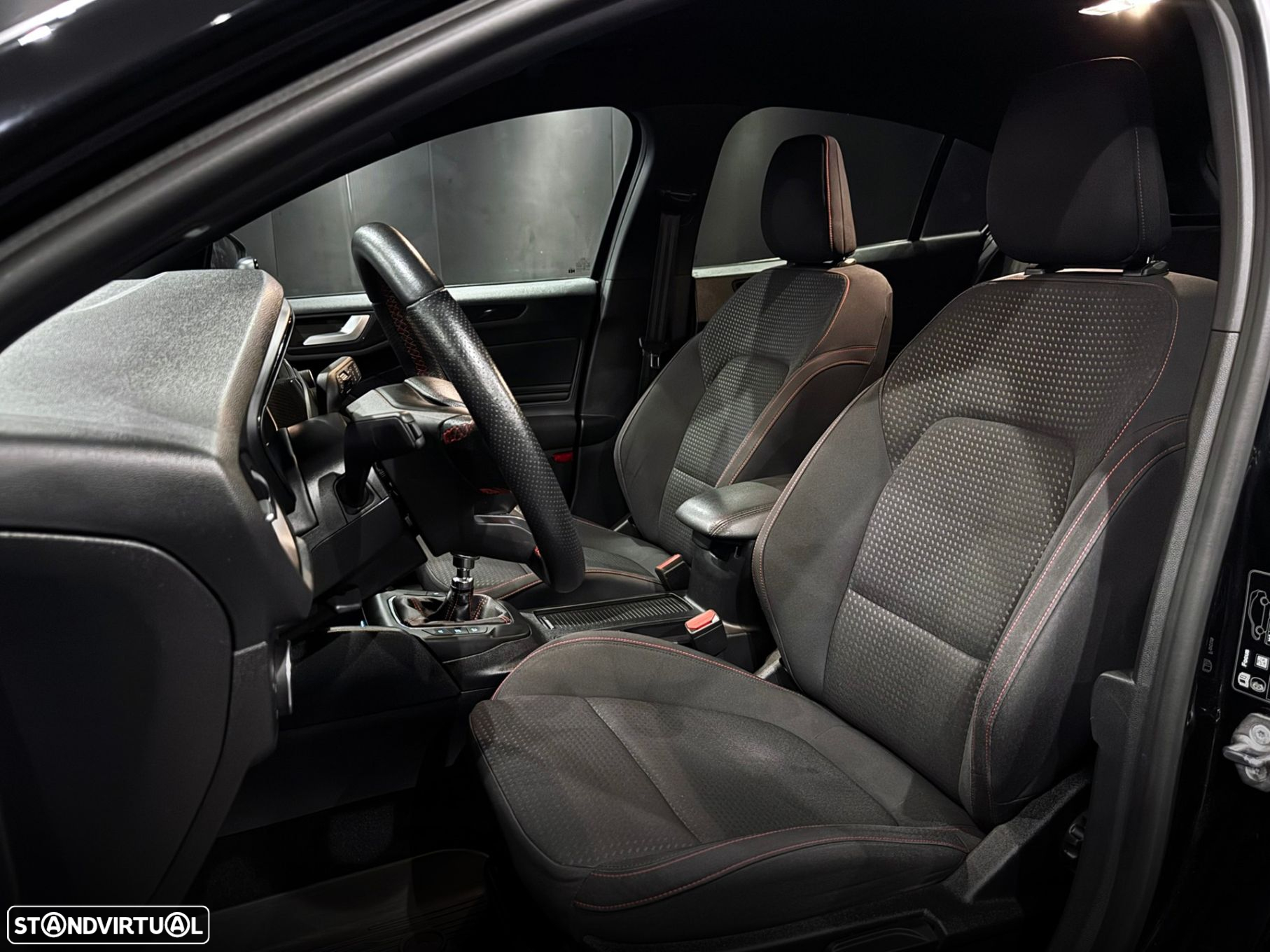Ford Focus 1.0 EcoBoost ST-Line X - 14