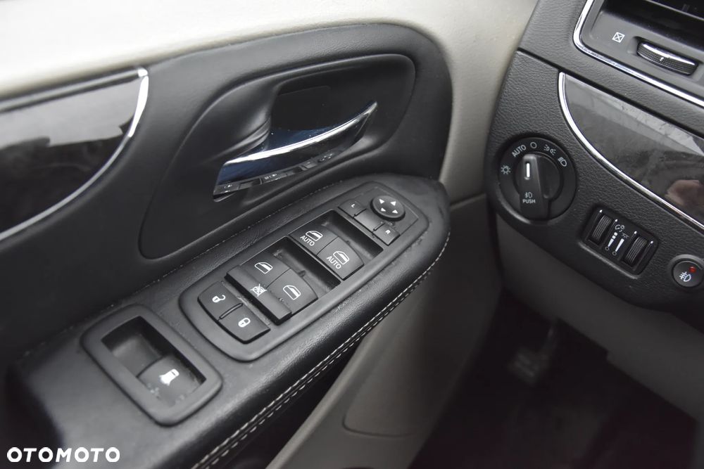 Chrysler Town & Country 3.6 Touring - 22