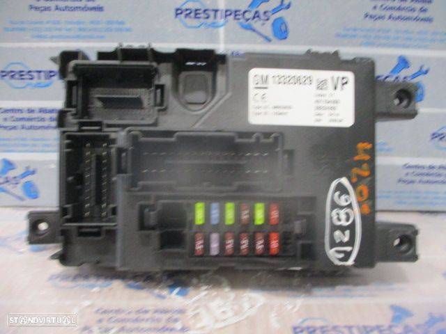 Caixa Fusiveis 13320629  OPEL CORSA D 2010 1.3 CDTI 95CV 5P CINZA ORIGINAL - 1