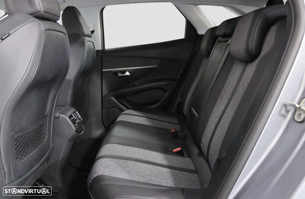 Peugeot 3008 1.2 PureTech Allure EAT8 - 17