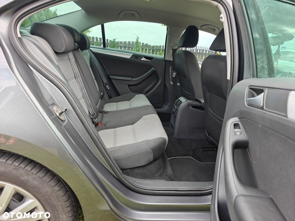 Volkswagen Jetta - 13