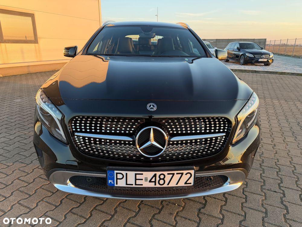 Mercedes-Benz GLA 200 7G-DCT - 4