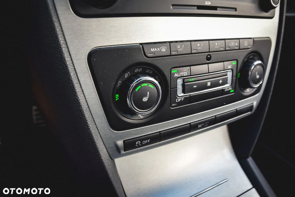 Skoda Octavia 2.0 TSI RS - 25
