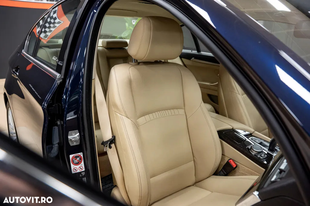 BMW Seria 5 520d xDrive AT - 33