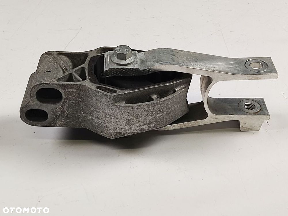 VOLVO XC40 2.0T T4 17-21r Poduszka Łapa Silnika - 6