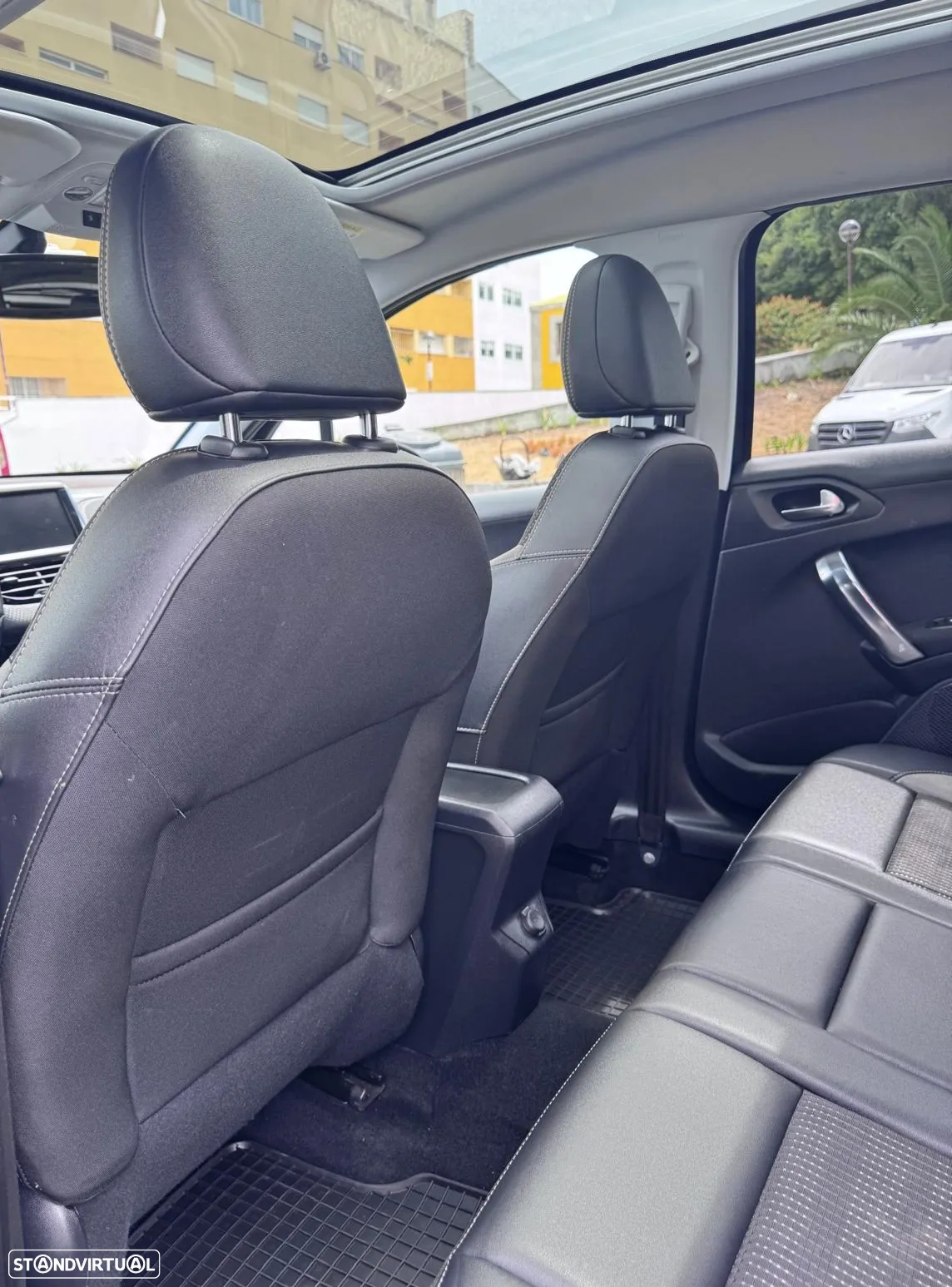 Peugeot 2008 1.2 PureTech Allure EAT6 - 18