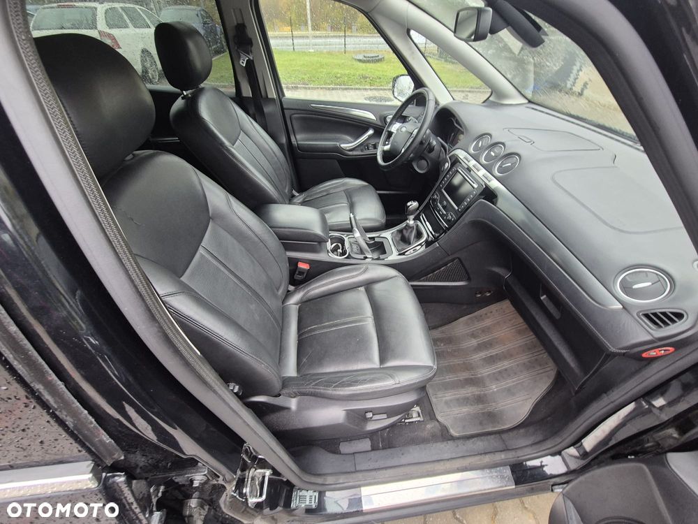 Ford S-Max - 13