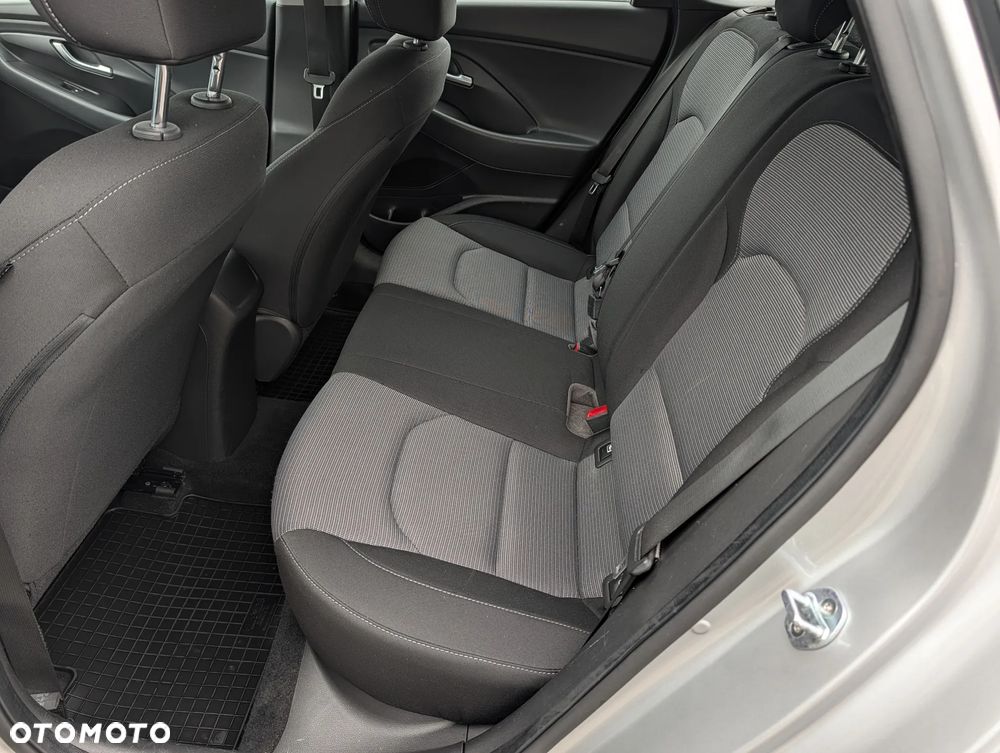 Hyundai i30 1.4 Classic + - 17