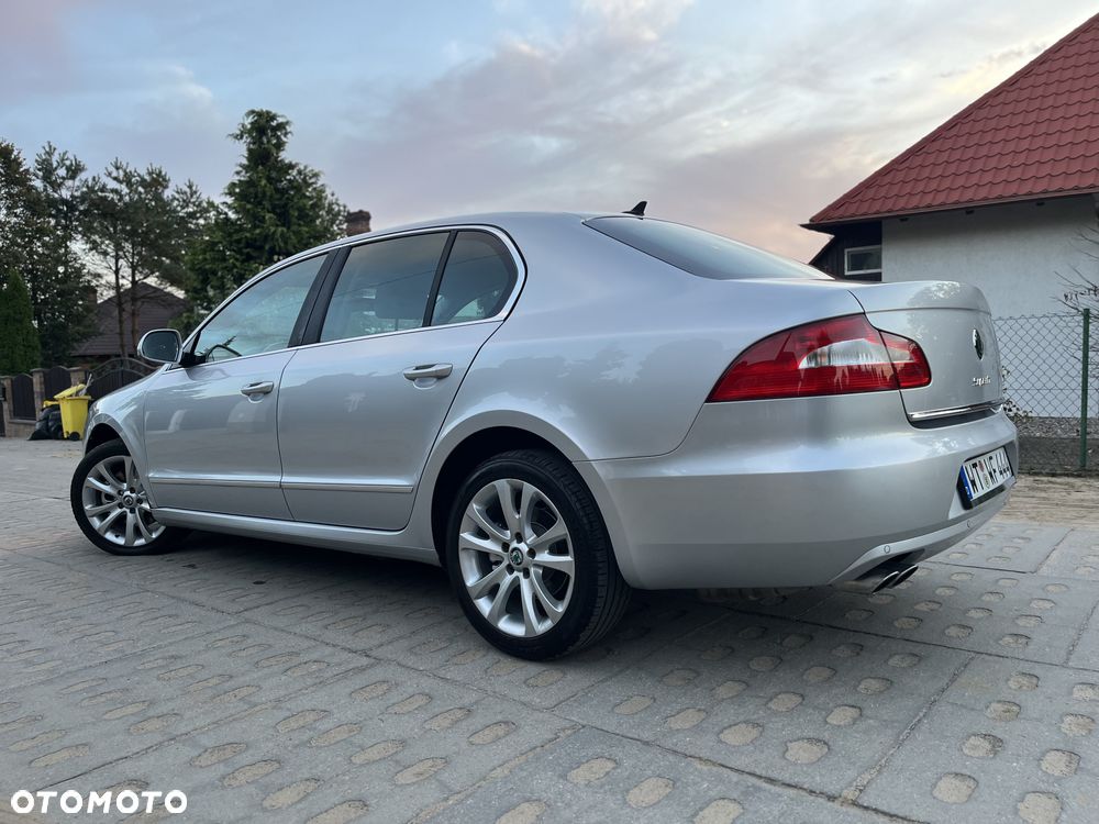 Skoda Superb 2.0 TDI DSG Exclusive - 33