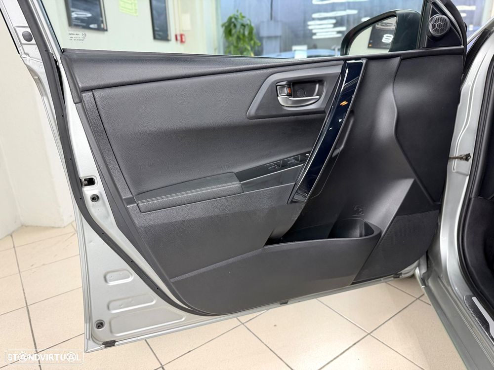 Toyota Auris Touring Sports 1.8 HSD Sport+Skyview +Navi - 14