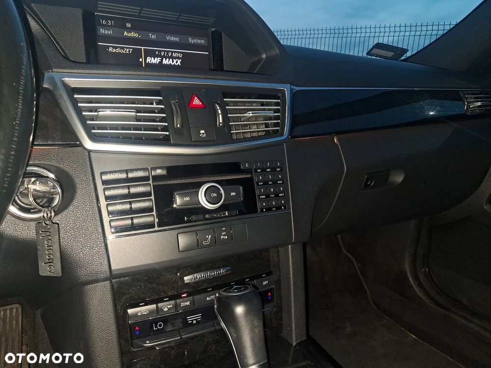 Mercedes-Benz Klasa E 250 CDI DPF BlueEFFICIENCY Automatik Avantgarde - 13