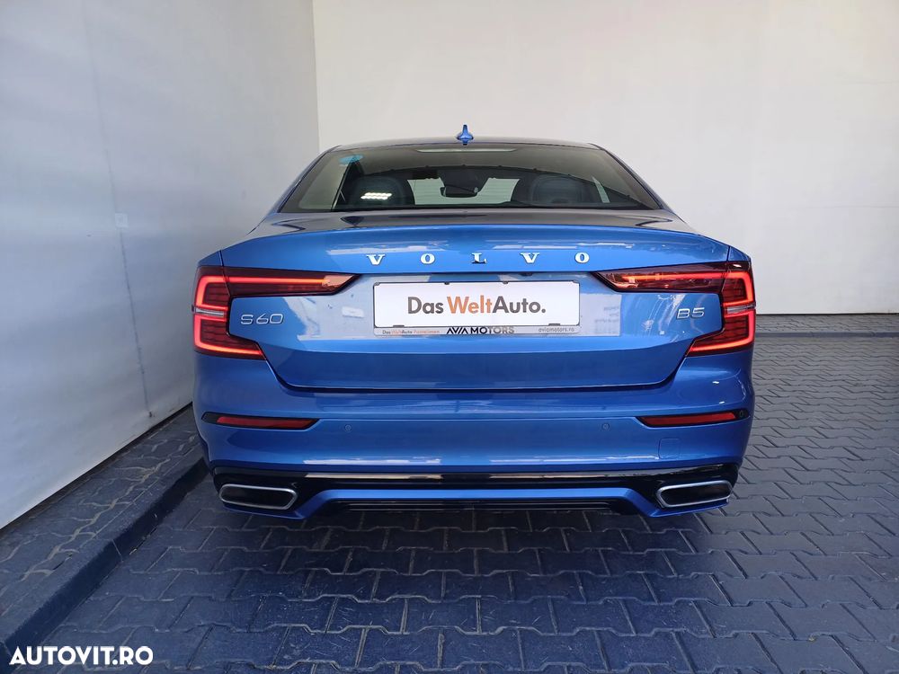 Volvo S60 B4 MHEV AT Plus Dark - 24