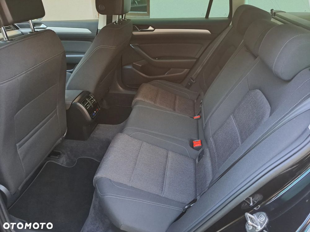 Volkswagen Passat Variant 2.0 TDI SCR Comfortline - 12