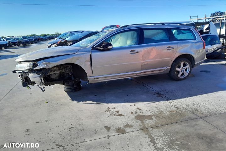 Dezmembrez Volvo V70 3 [2007 - 2013] wagon 2.0 D3 MT (163 hp) Culoare - 1