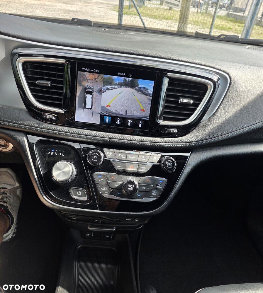 Chrysler Pacifica - 10