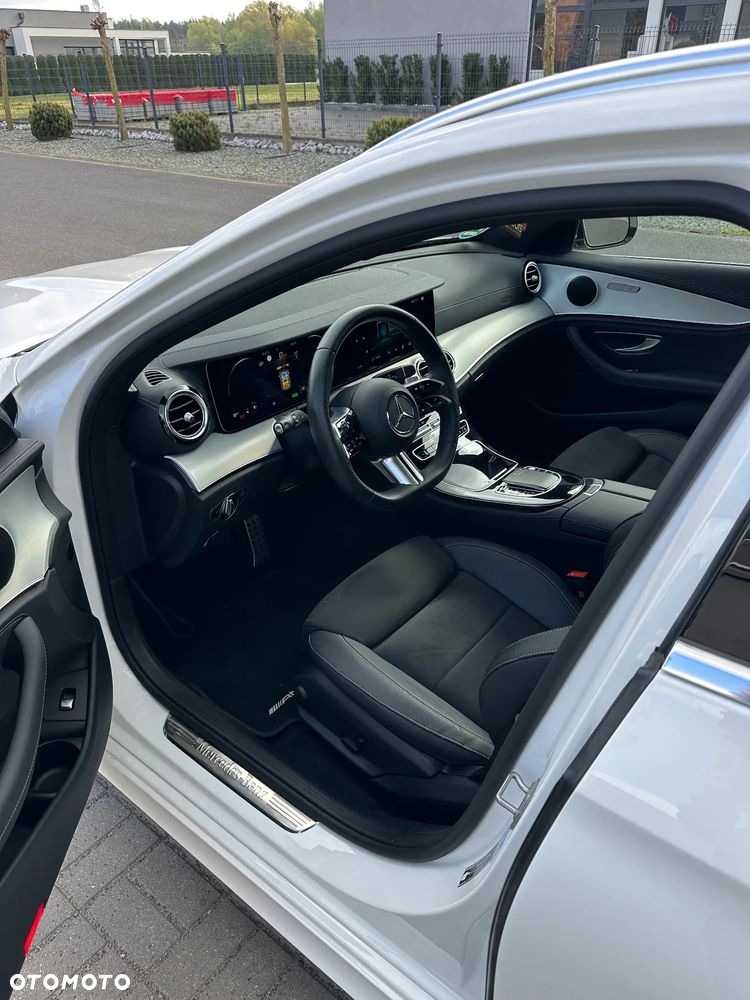 Mercedes-Benz Klasa E 300 d 4Matic T 9G-TRONIC AMG Line - 18