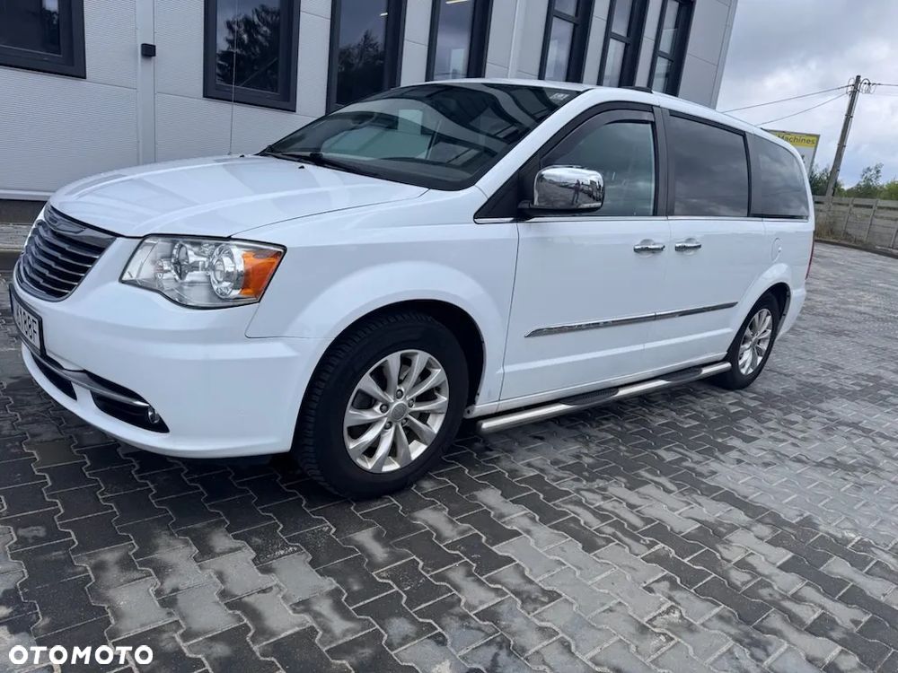 Chrysler Town & Country 3.6 Limited - 11