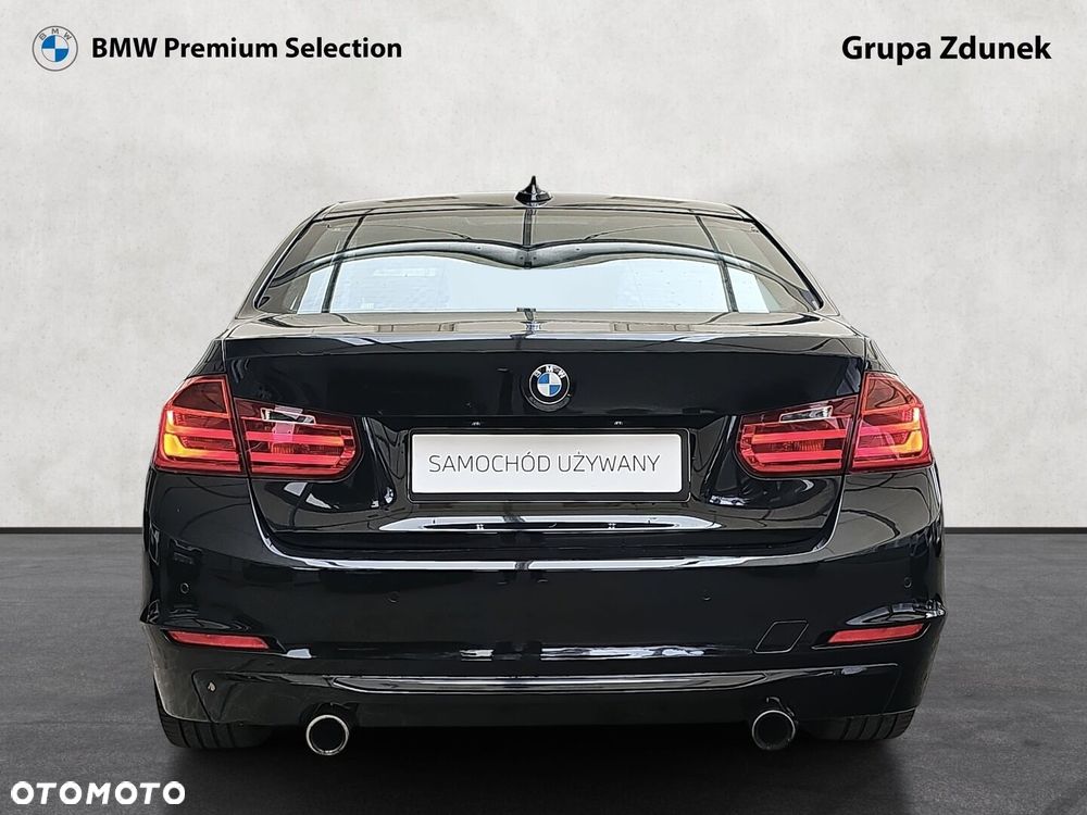 BMW Seria 3 335i xDrive Sport Line - 7