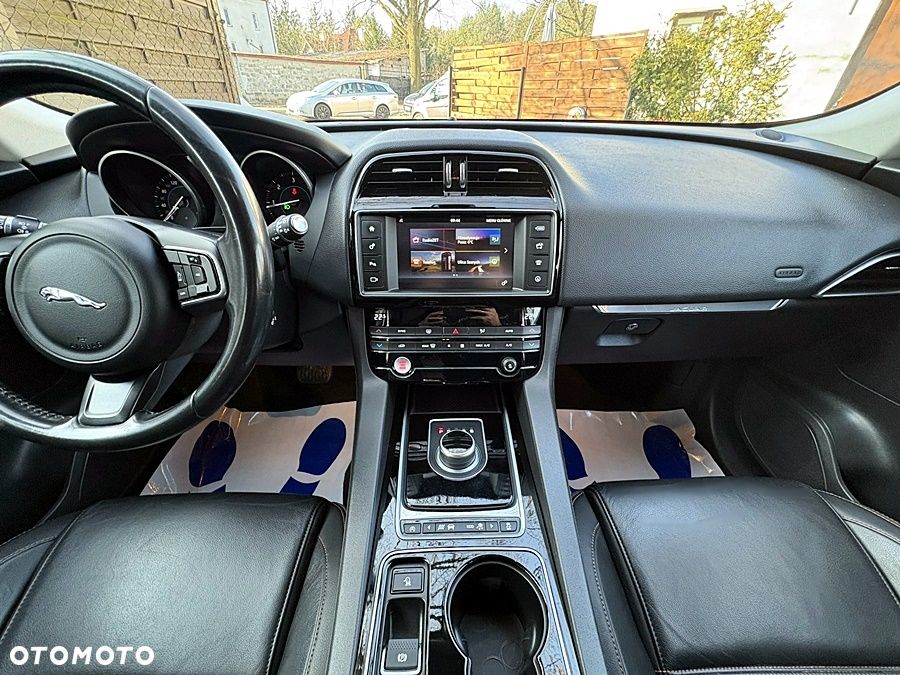 Jaguar F-Pace 20d AWD Prestige - 33