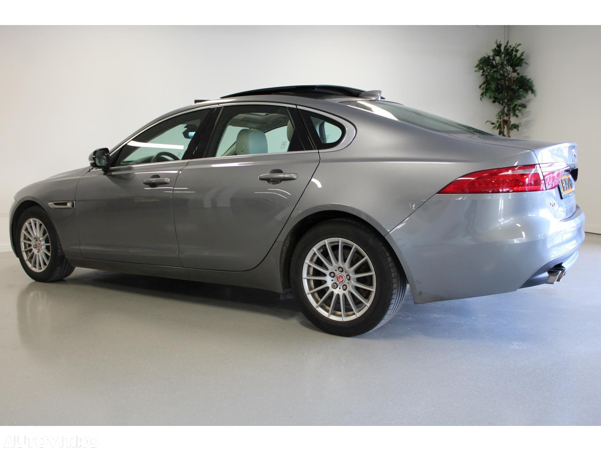 Jaguar XF 20d Aut. Prestige - 2