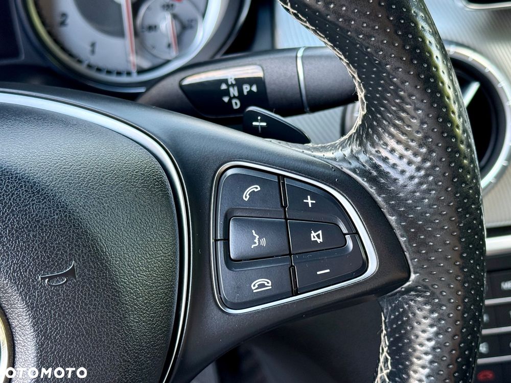 Mercedes-Benz CLA 180 7G-DCT UrbanStyle Edition - 19