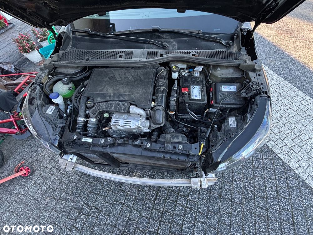 Peugeot 208 - 14