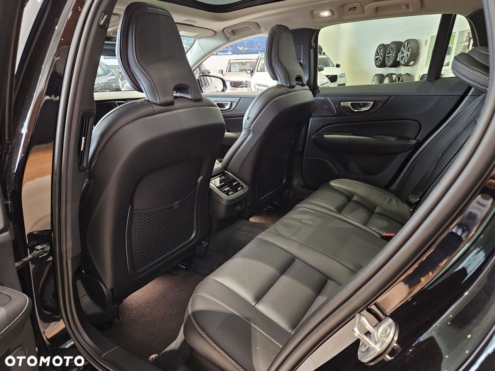 Volvo V60 Cross Country - 17