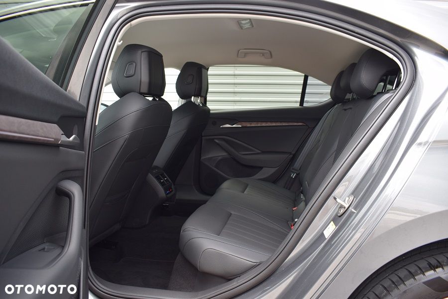 Skoda Superb 2.0 TDI SCR 4x4 L&K DSG - 9