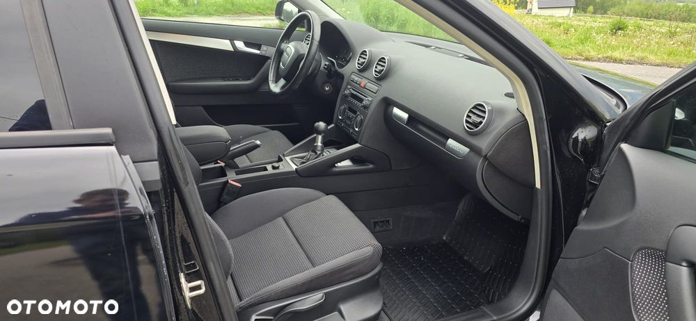 Audi A3 Sportback 2.0 TDI DPF quattro Ambiente - 8